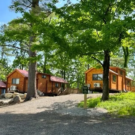 Brialee Deluxe Cabins-3